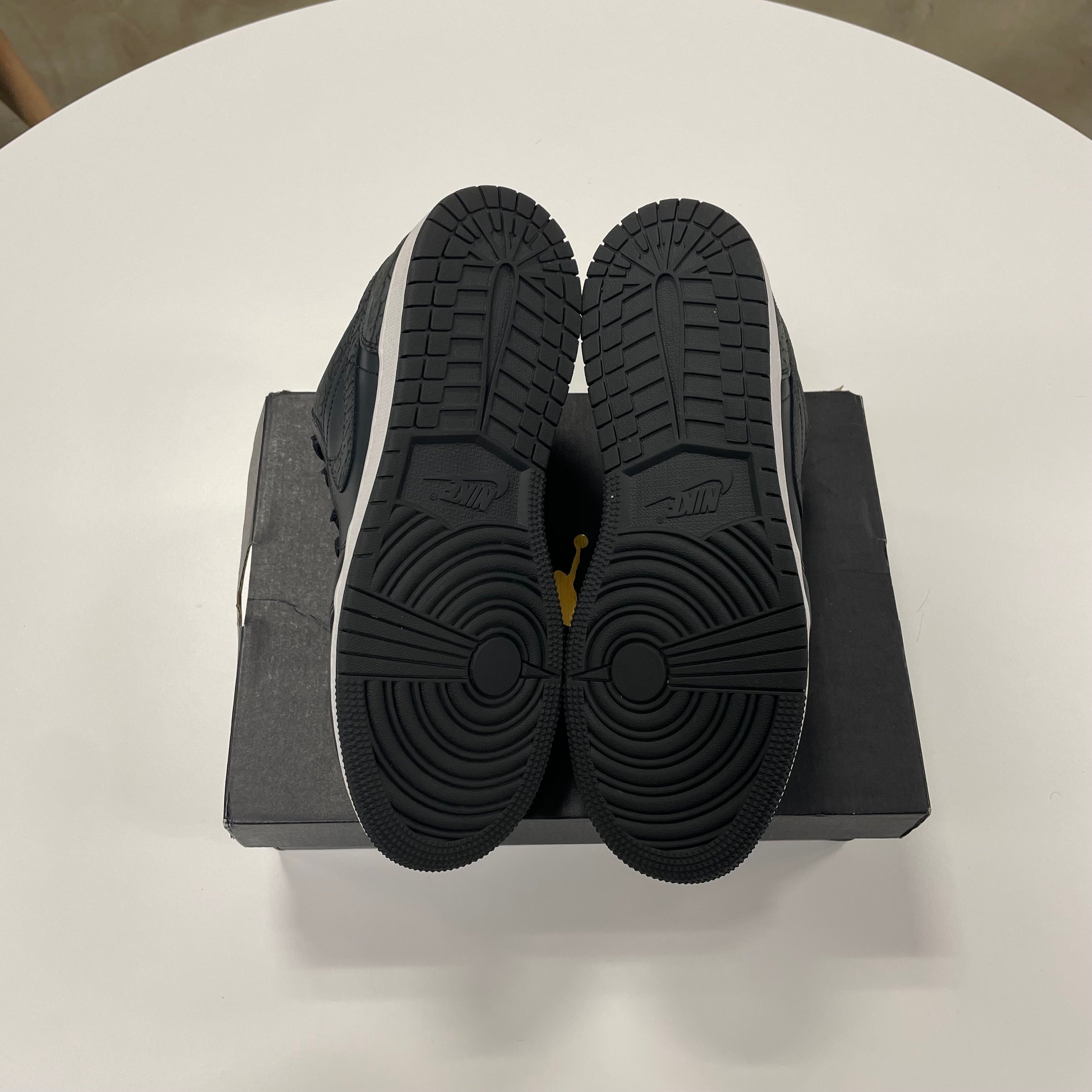 Jordan 1 Low 'Black Elephant' (7) Used