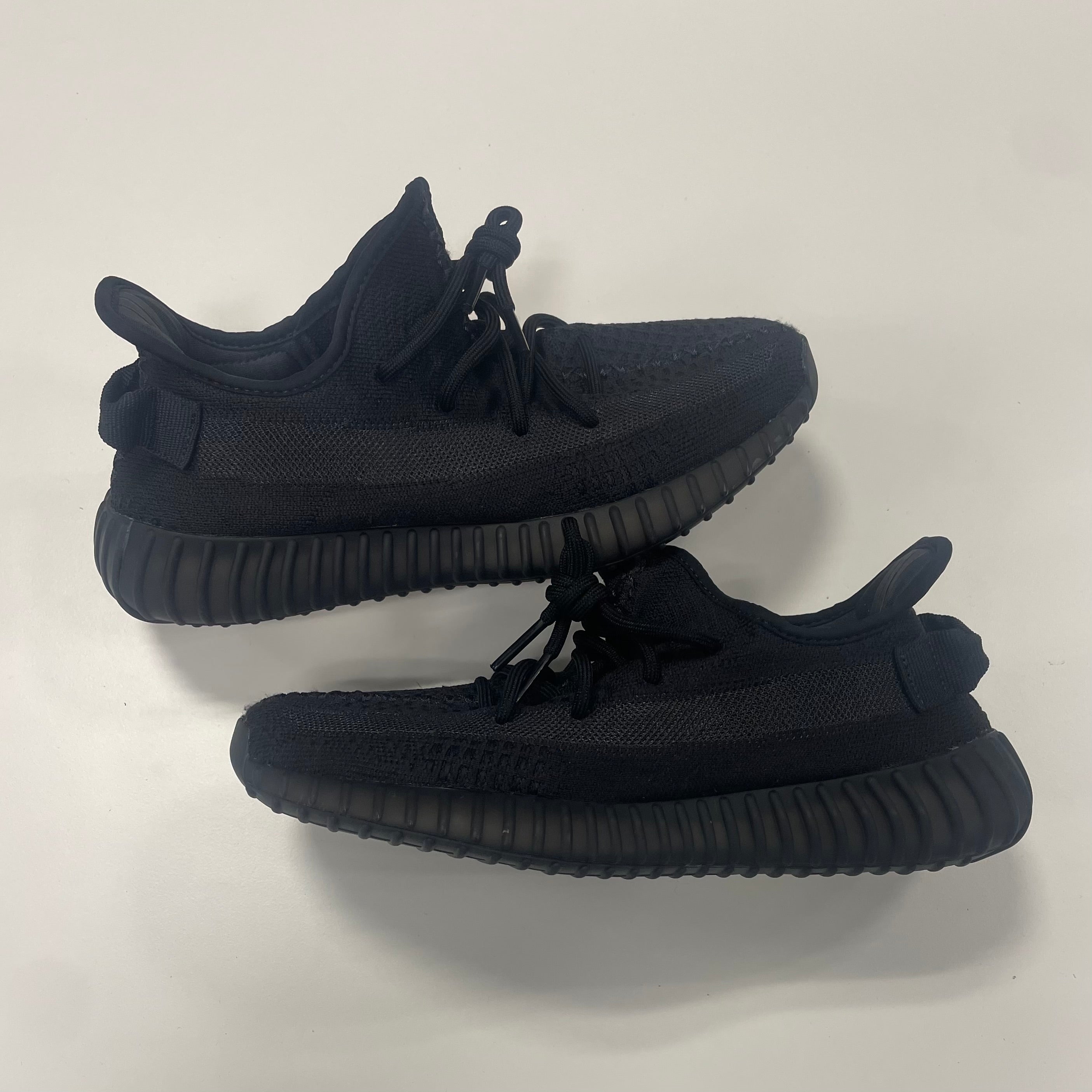 Yeezy Boost 350 V2 'Onyx' (7.5) Used