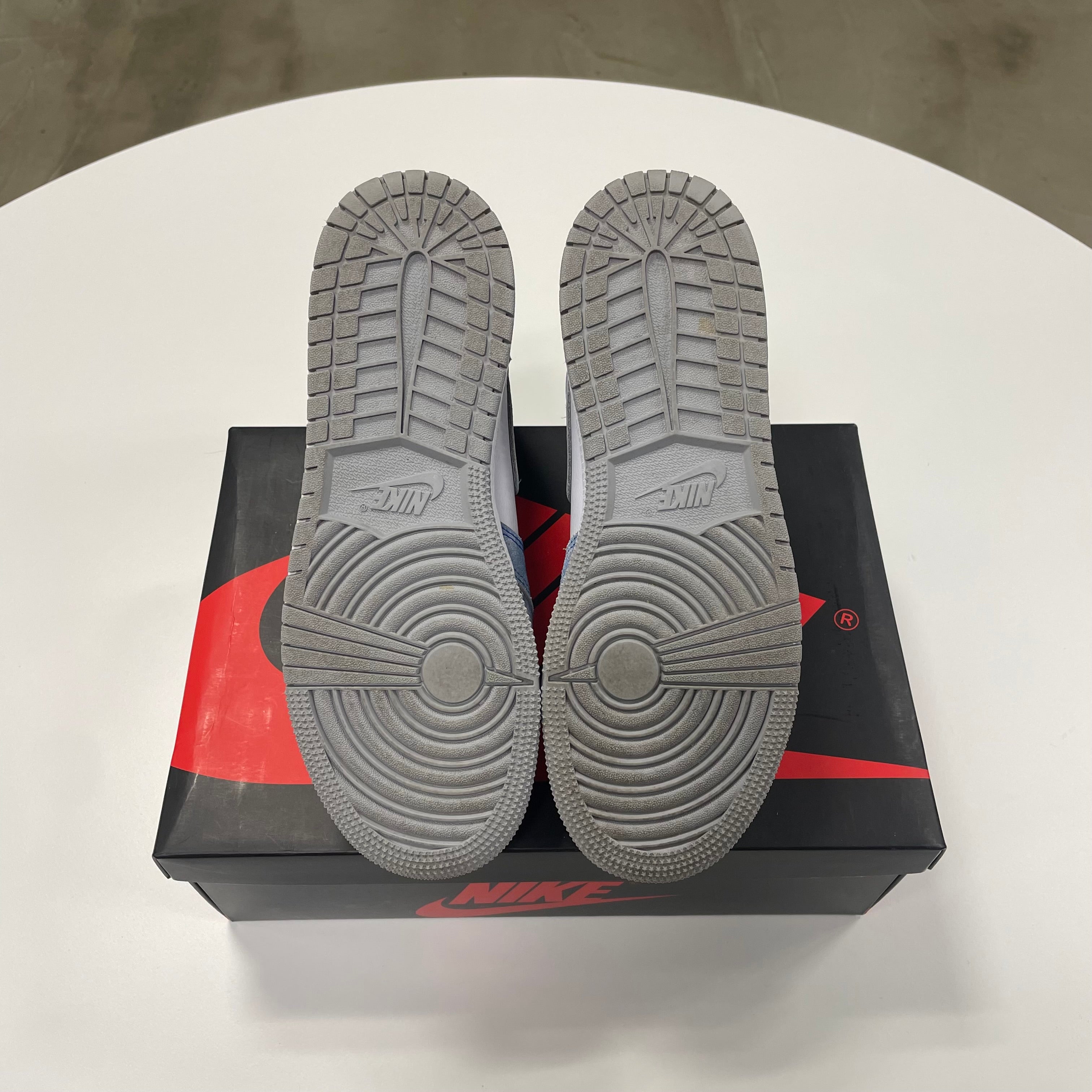 Air Jordan 1 High 'Hyper Royal' (5.5) Used