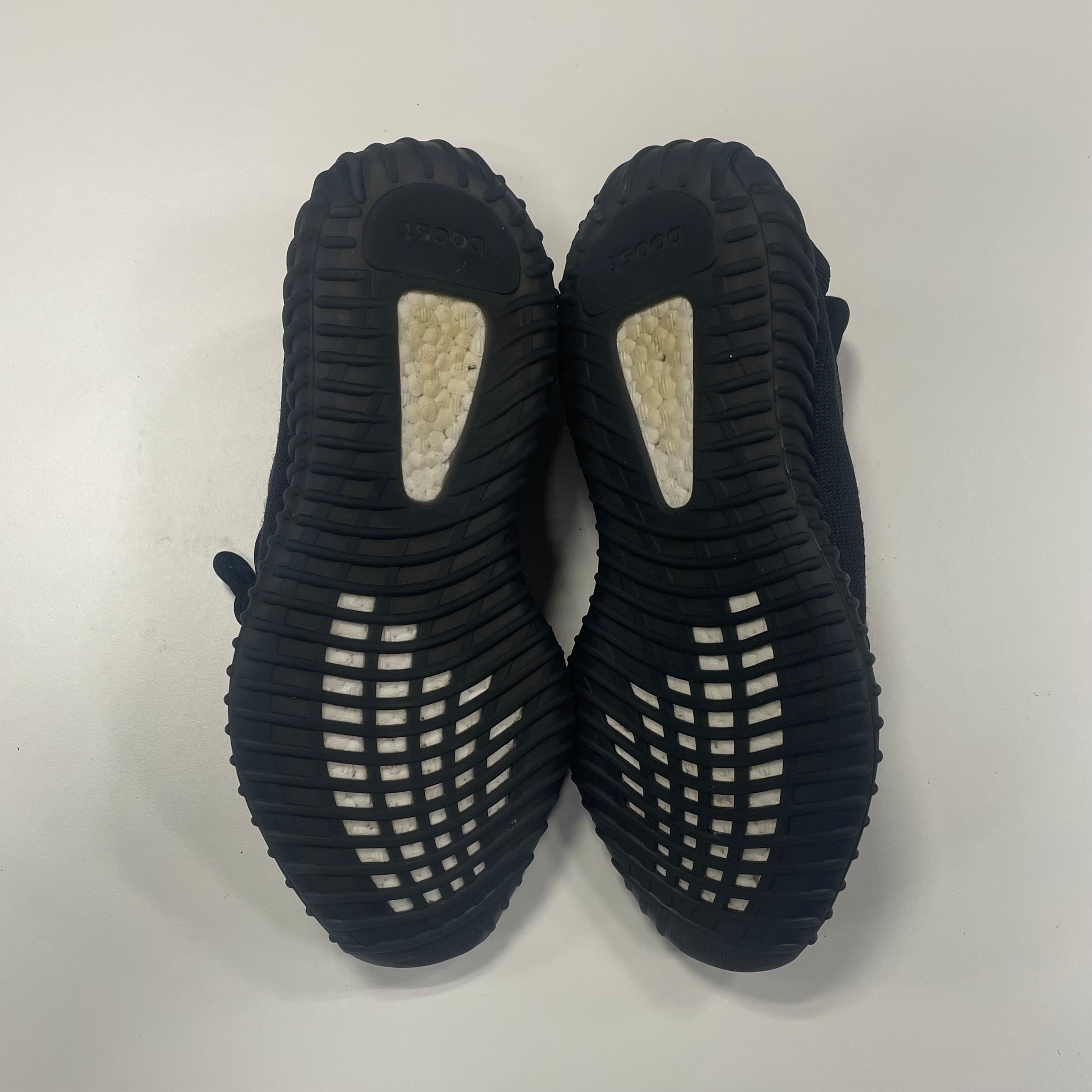 Yeezy Boost 350 V2 'Onyx' (7.5) Used