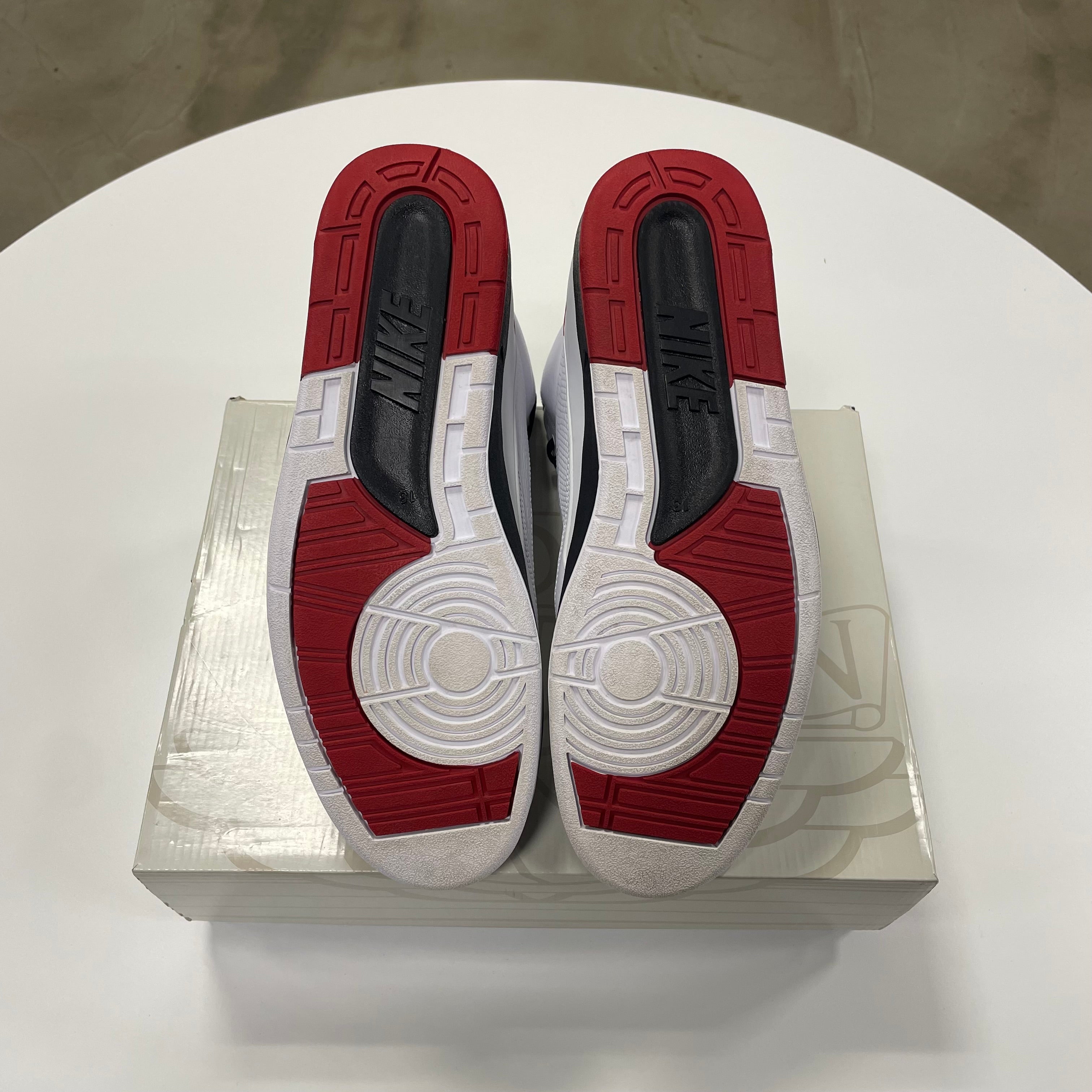 Air Jordan 2 'Chicago' (13) Used