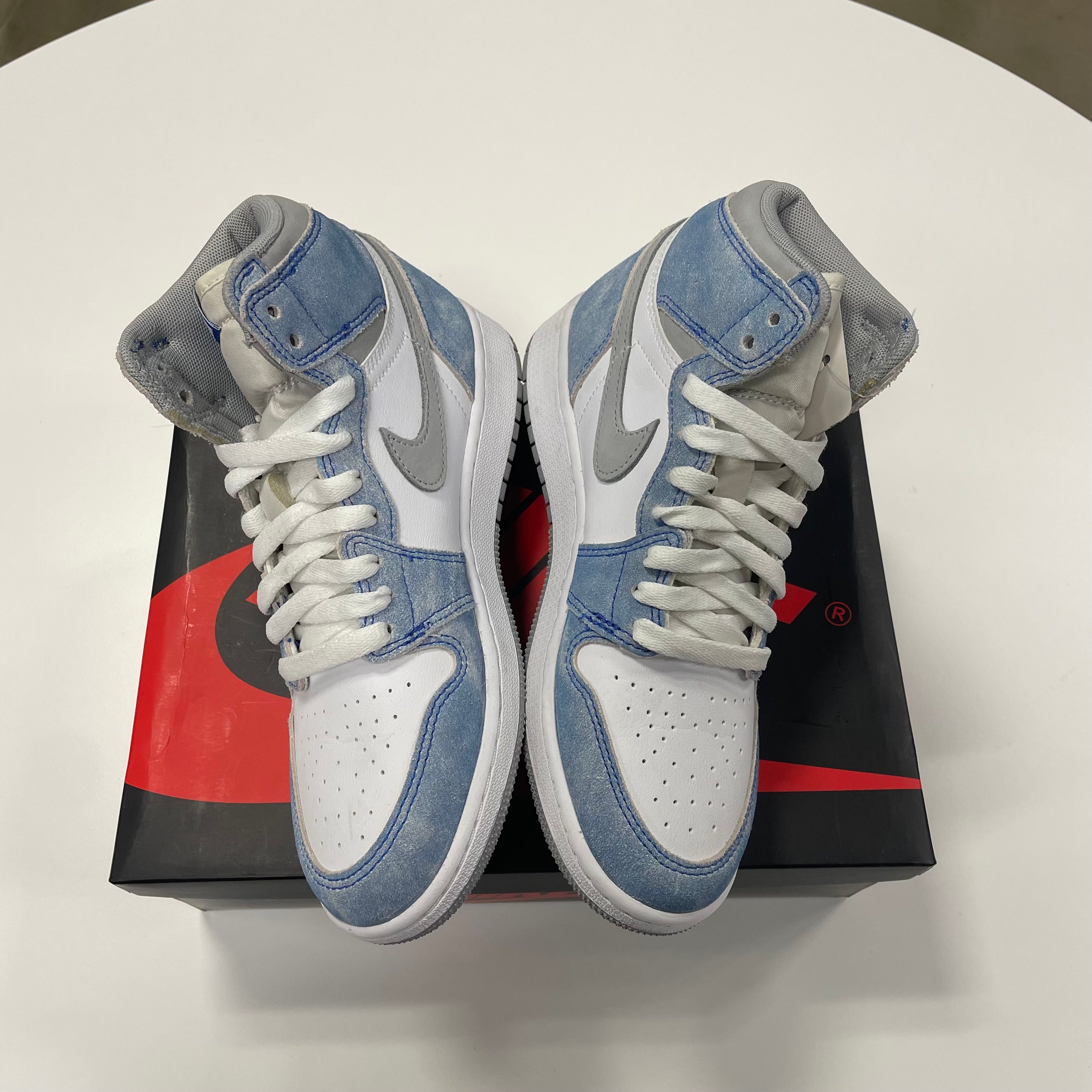 Air Jordan 1 High 'Hyper Royal' (5.5) Used