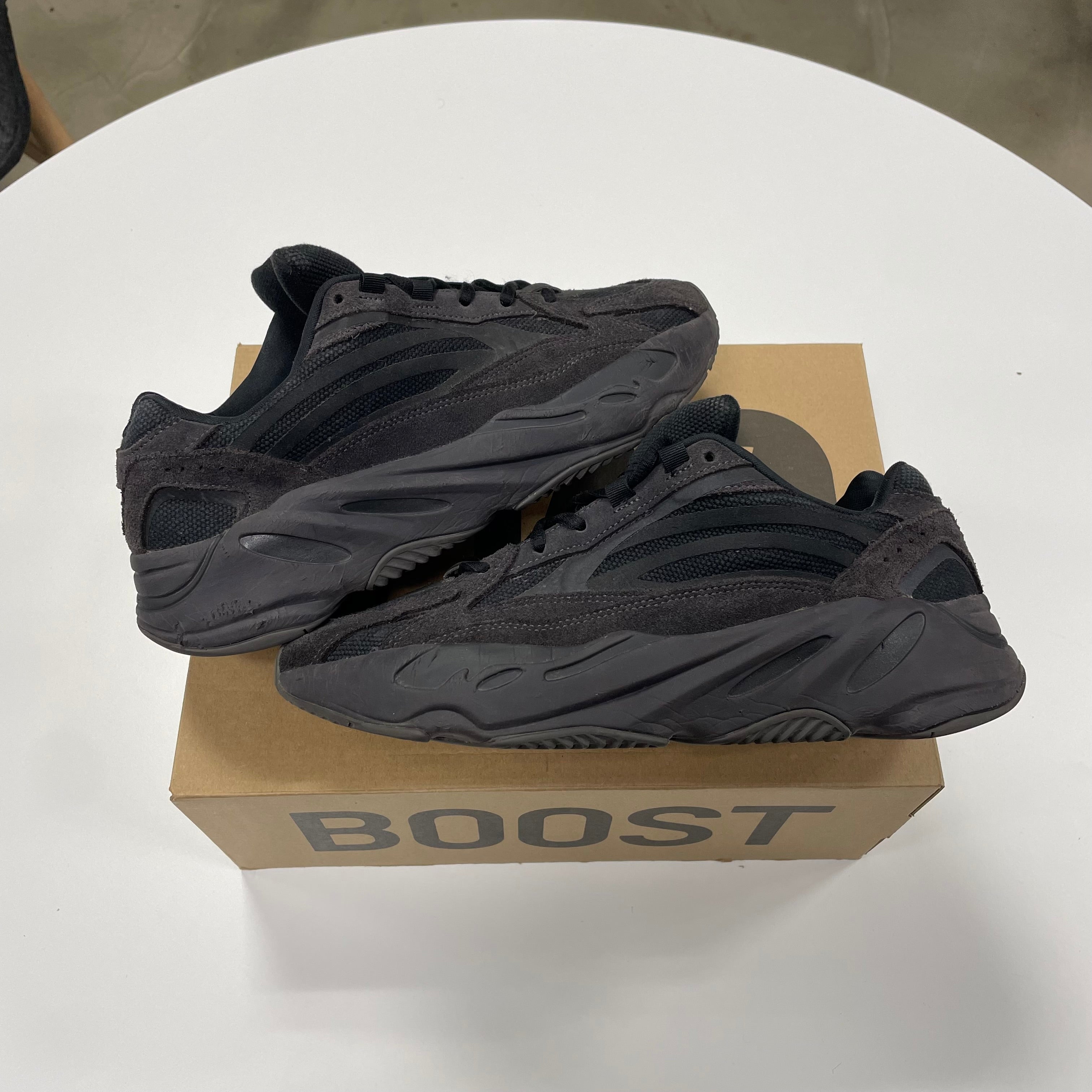 Yeezy 700 V2 'Vanta' (9.5) Used