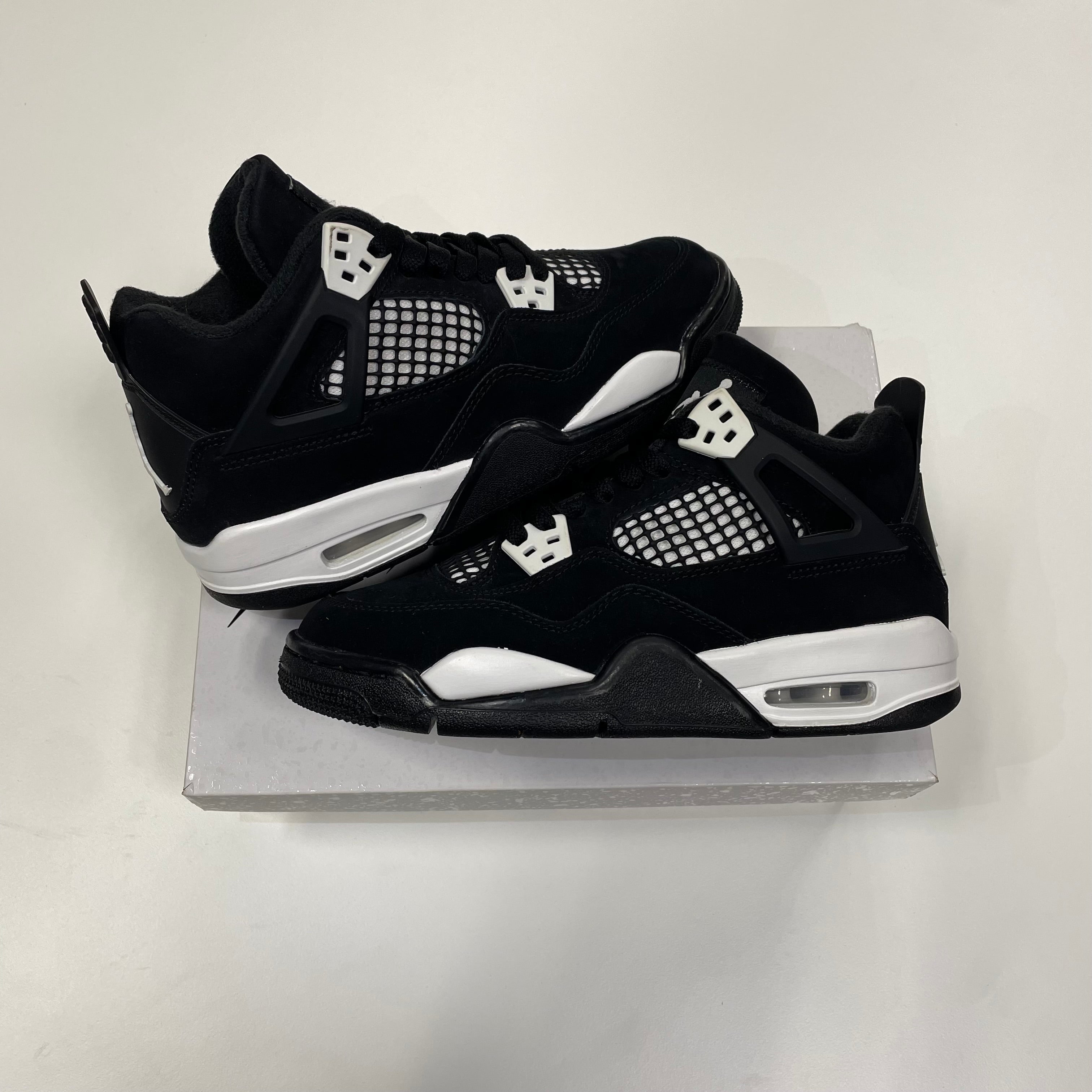 Jordan 4 'White Thunder' (4.5) Used