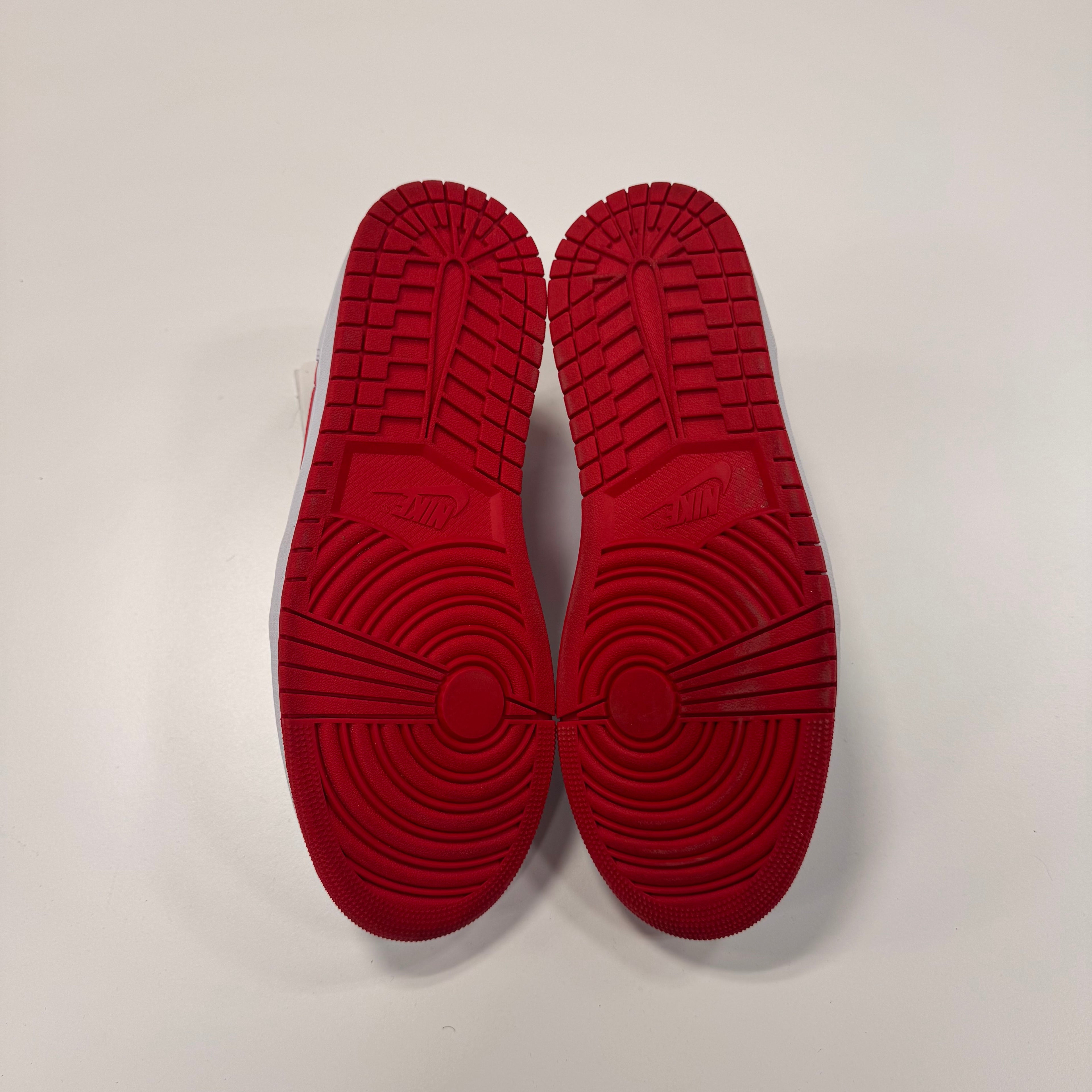 Jordan 1 Low 'University Red' (10.5) Used