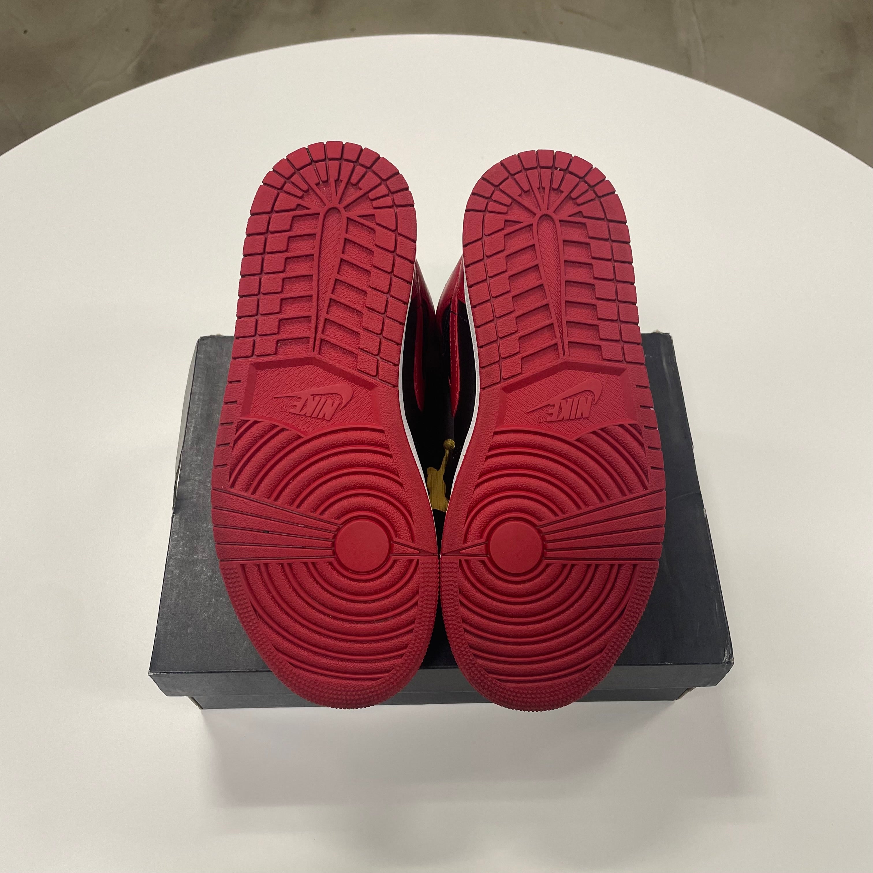 Jordan 1 Mid 'Bred Banned' Used